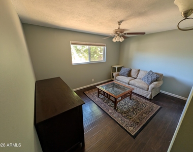 1039 E Larkspur Lane - Photo Thumbnail 8