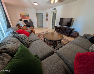 1039 E Larkspur Lane - Photo Thumbnail 2