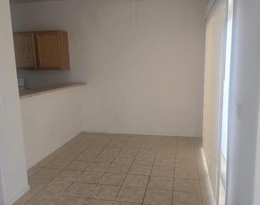 206 E Lawrence Boulevard - Photo Thumbnail 1