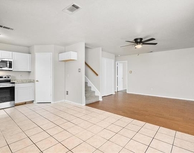 612 Kings Way Drive - Photo Thumbnail 4