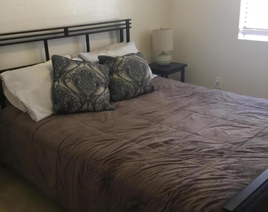 5757 W Eugie Avenue - Photo Thumbnail 11