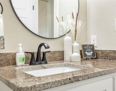 7611 Hudson Way - Photo Thumbnail 21