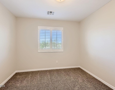 17456 W Mauna Loa Lane - Photo Thumbnail 7