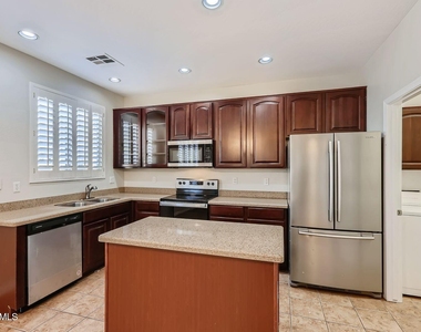 17456 W Mauna Loa Lane - Photo Thumbnail 2