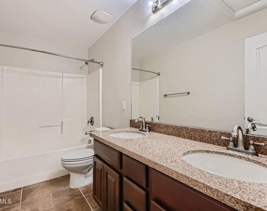 17456 W Mauna Loa Lane - Photo Thumbnail 5