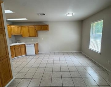 957 Austin Court - Photo Thumbnail 5