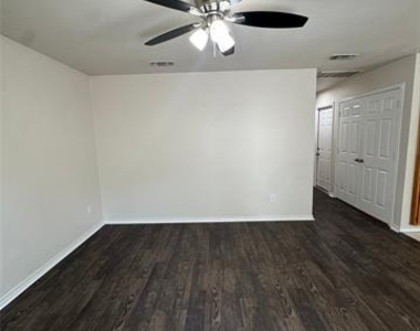 957 Austin Court - Photo Thumbnail 8