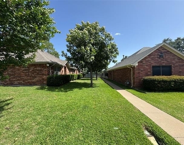957 Austin Court - Photo Thumbnail 1