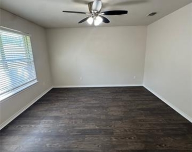 957 Austin Court - Photo Thumbnail 3