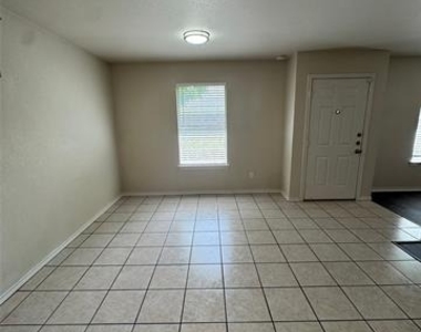 957 Austin Court - Photo Thumbnail 4