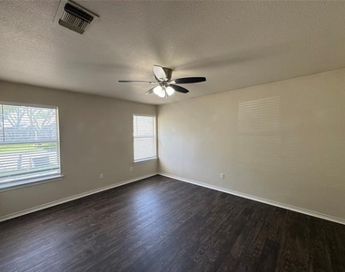 957 Austin Court - Photo Thumbnail 13