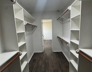 957 Austin Court - Photo Thumbnail 15