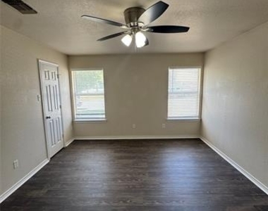 957 Austin Court - Photo Thumbnail 14