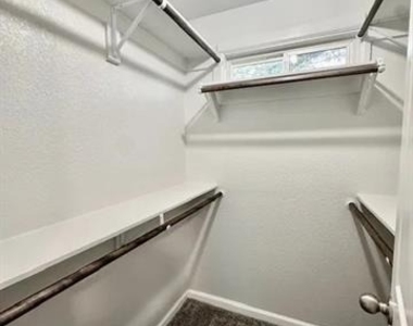 5280 Atwell Lane - Photo Thumbnail 6