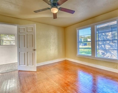 1559 Vermont Avenue - Photo Thumbnail 12