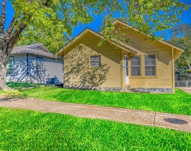 1559 Vermont Avenue - Photo Thumbnail 2