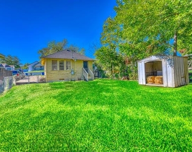 1559 Vermont Avenue - Photo Thumbnail 15