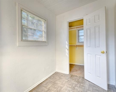 1559 Vermont Avenue - Photo Thumbnail 1