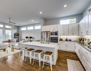 4222 Roseland Avenue - Photo Thumbnail 9