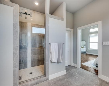 4222 Roseland Avenue - Photo Thumbnail 14