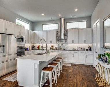 4222 Roseland Avenue - Photo Thumbnail 11