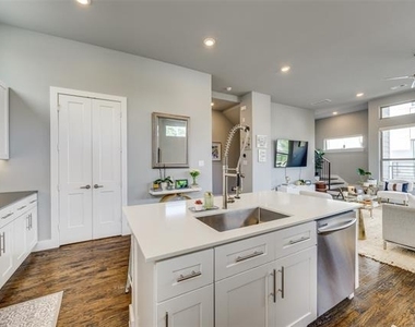 4222 Roseland Avenue - Photo Thumbnail 10