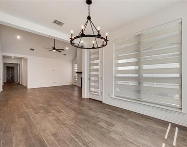 536 Cedarwood Street - Photo Thumbnail 10