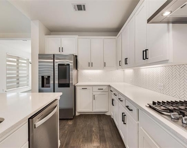 536 Cedarwood Street - Photo Thumbnail 15