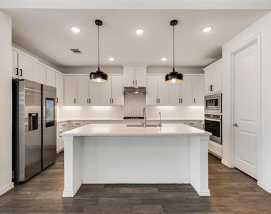 536 Cedarwood Street - Photo Thumbnail 11