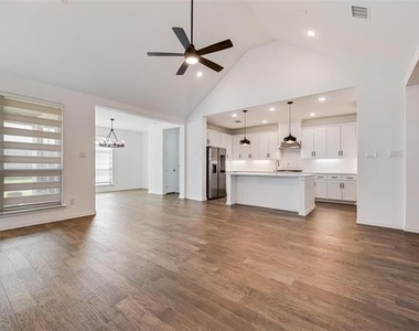 536 Cedarwood Street - Photo Thumbnail 7