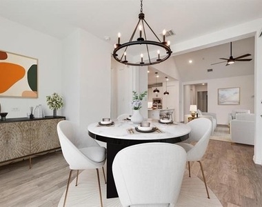 536 Cedarwood Street - Photo Thumbnail 9