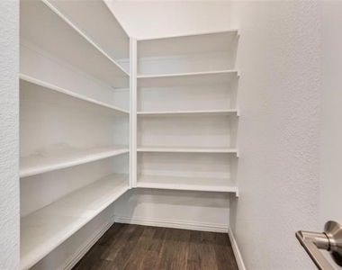 536 Cedarwood Street - Photo Thumbnail 23