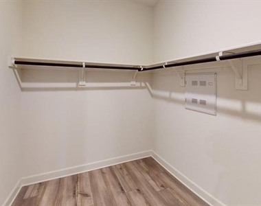 904 Emerson Drive - Photo Thumbnail 17