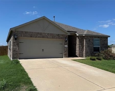 904 Emerson Drive - Photo Thumbnail 1