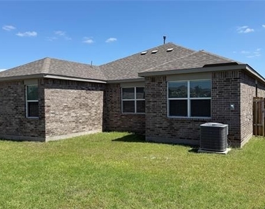 904 Emerson Drive - Photo Thumbnail 22