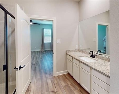 904 Emerson Drive - Photo Thumbnail 14