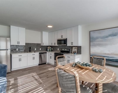 5917 Gaston Avenue - Photo Thumbnail 6