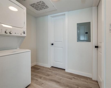 5917 Gaston Avenue - Photo Thumbnail 12