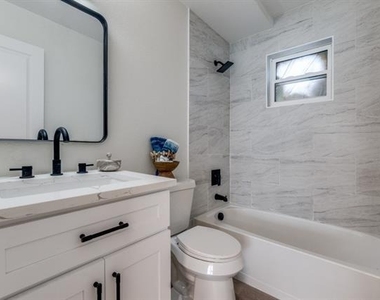 5917 Gaston Avenue - Photo Thumbnail 11