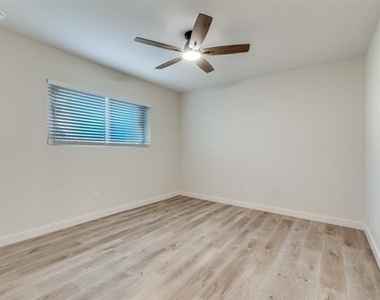 5917 Gaston Avenue - Photo Thumbnail 10