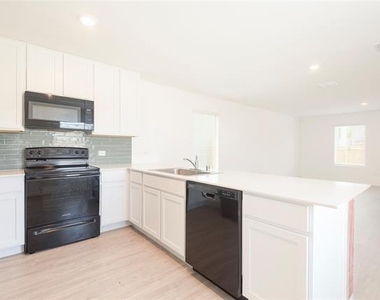 6804 Bramblewood Drive - Photo Thumbnail 17
