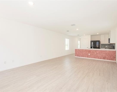 6804 Bramblewood Drive - Photo Thumbnail 20