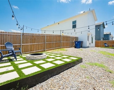 6804 Bramblewood Drive - Photo Thumbnail 7