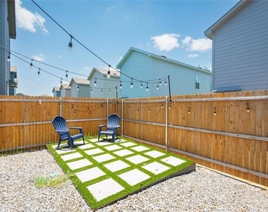 6804 Bramblewood Drive - Photo Thumbnail 10