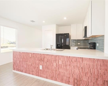 6804 Bramblewood Drive - Photo Thumbnail 15