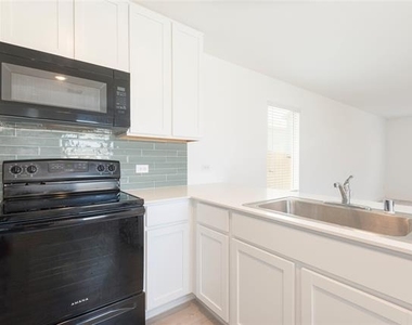 6804 Bramblewood Drive - Photo Thumbnail 16