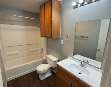1714 Short Street - Photo Thumbnail 5