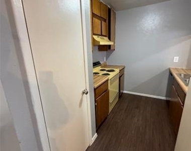 1714 Short Street - Photo Thumbnail 3