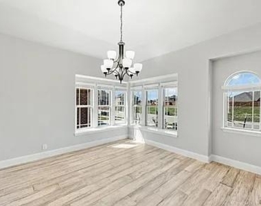 3244 Southampton Drive - Photo Thumbnail 2