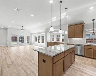 3244 Southampton Drive - Photo Thumbnail 7